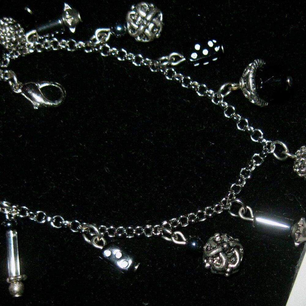 "MADE IN USA ASSRTD GLASS BEADS & DANGLING FINDINGS W/LOBSTER CLASP BRACELET"